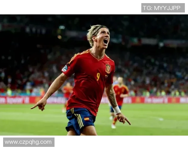 足球明星闪耀登场海报盛宴尽显球场魅力与激情瞬间